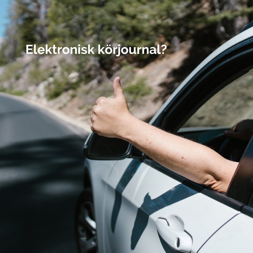 Därför är en elektronisk körjournal bäst - vi förklarar varför. På bilden gör någon tummen upp i en bil.